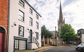 Montague House Town Centre Sleeps Up To 12 Guests